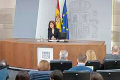 El Gobierno avanza con la reforma de la Constitución para restringir los aforamientos de parlamentarios y miembros del Ejecutivo La vicepresidenta del Gobierno y ministra de la Presidencia, Relaciones con las Cortes e Igualdad, Carmen Calvo, durante la rueda de prensa posterior al Consejo de Ministros.