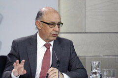 La Ley de Crédito Inmobiliario regula condiciones más difíciles para desahuciar y abarata las cancelaciones anticipadas El ministro de Hacienda y Función Pública, Cristóbal Montoro, durante la rueda de prensa posterior al Consejo de Ministros.