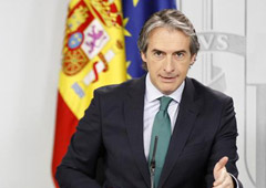 El ministro de Fomento, Íñigo de la Serna, durante la rueda de prensa posterior al Consejo de Ministros. El ministro de Fomento, Íñigo de la Serna, durante la rueda de prensa posterior al Consejo de Ministros.