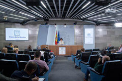 Acuerdo sobre el ejercicio del alto cargo de la Administración General del Estado La ministra de Educación y Formación Profesional y portavoz del Gobierno en funciones, Isabel Celaá, durante su intervención en la rueda de prensa posterior al Consejo de Ministros.