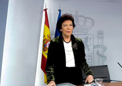 La ministra de Educación y Formación Profesional y portavoz del Gobierno en funciones, Isabel Celaá, momentos antes de comparecer ante los medios de comunicación, en la rueda de prensa posterior al Consejo de Ministros.