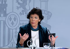 La ministra de Educación y Formación Profesional y portavoz del Gobierno en funciones, Isabel Celaá, durante su intervención en la rueda de prensa posterior al Consejo de Ministros. La ministra de Educación y Formación Profesional y portavoz del Gobierno en funciones, Isabel Celaá, durante su intervención en la rueda de prensa posterior al Consejo de Ministros.