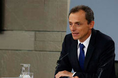 Destinados más de 170 millones de euros para la contratación de investigadores predoctorales El ministro de Ciencia, Innovación y Universidades, Pedro Duque, durante su intervención en la rueda de prensa posterior al Consejo de Ministros.