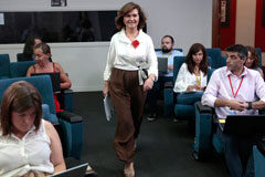 Autorizada la modificación del límite de gasto para permitir la convocatoria de becas y ayudas al estudio La vicepresidenta del Gobierno, ministra de la Presidencia, Relaciones con las Cortes e Igualdad en funciones, Carmen Calvo, a su entrada en la salda de prensa donde se ofrece la rueda de prensa posterior al Consejo de Ministros.