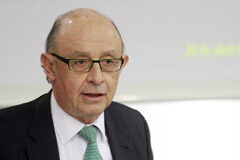 El Gobierno amplía el PAE un año y permite su acceso a más desempleados El ministro de Hacienda y Función Pública, Cristóbal Montoro, durante la rueda de prensa posterior al Consejo de Ministros.