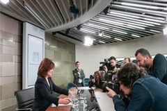 Los afectados por VIH, diabetes o soriasis podrán acceder al empleo público La vicepresidenta del Gobierno y ministra de la Presidencia, Relaciones con las Cortes e Igualdad, Carmen Calvo, antes de comenzar la rueda de prensa para informar de los acuerdos alcanzados en el Consejo de Ministros.