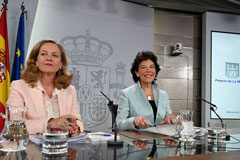 El Gobierno lleva al TC la Ley medioambiental de Castilla y León al apreciar doble imposición La ministra de Educación y Formación Profesional y portavoz del Gobierno en funciones, Isabel Celaá, y la ministra de Economía y Empresa en funciones, Nadia Calviño, durante la rueda de prensa posterior al Consejo de Ministros.