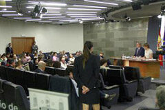 Creada una línea de financiación para pequeños proyectos de exportación e inversión El ministro de Educación, Cultura y Deporte y portavoz del Gobierno, Íñigo Méndez de Vigo, y la ministra de Agricultura y Pesca, Alimentación y Medio Ambiente, Isabel García Tejerina, durante la rueda de prensa posterior al Consejo de Ministros.