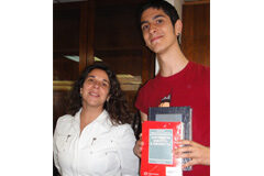 Entregado el premio del concurso “Letras y Letrados” de la Facultad de Derecho de la Universidad Complutense, patrocinado por Thomson Reuters Arturo Daniel Samith Accardi, ganador del concurso y Pilar Peiteado presidenta del jurado.