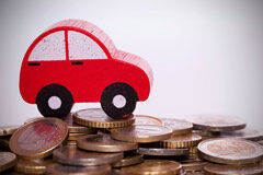 La Abogacía y UNESPA se alían para agilizar el pago de indemnizaciones Coche sobre monedas