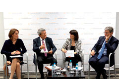 Los expertos coinciden en que “el Derecho Internacional no tiene todavía el espacio que se merece” De izda. a dcha.: Ana Salinas, Carlos Jiménez Piernas, Edurne Lazkano y Miguel Gómez Jene.