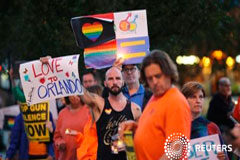 El Estado Islámico reivindica el tiroteo en un club nocturno de Orlando Una vigilia en recuerdo a las víctimas de Orlando en West Hollywood, California, el 12 de junio de 2016