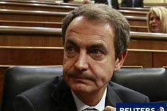 Zapatero ultima cambios en 4 ó 5 ministerios, según El País Zapatero durante el debate sobre los presupuestos en el Congreso, el 19 de octubre de 2010.
