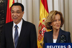 China se compromete a seguir comprando deuda española Li Keqiang con la ministra de Economía Elena Salgado.