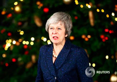 La primera ministra Theresa May habla en el 10 de Downing Street tras una moción de censura de parlamentarios conservadores en Londres, el 12 de diciembre de 2018