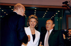 Más barato usar el móvil desde el extranjero Más barato usar el móvil desde el extranjero