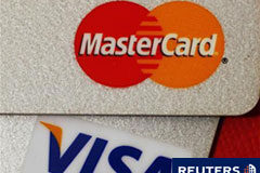 Partidarios de WikiLeaks atacan los sitios de Visa y MasterCard Tarjetas de crédito Visa y MasterCard en una foto ilustrativa tomada en Hong Kong, el 8 de diciembre de 2010.