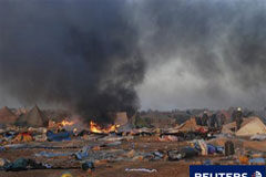 Marruecos y el Polisario no avanzan sobre el Sáhara Occidental Varias tiendas arden tras la intervención de la fuerzas de seguridad marroquíes en El Aaiún, le 8 de noviembre de 2010.