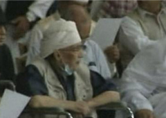 Abdel Baset al-Megrahi, condenado por el atentado, en una de las últimas imágenes de él - tomada de la televisión estatal - durante una manifestación en apoyo de Gadafi en Trípoli