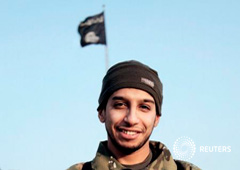 Fotografía de archivo de un hombre descrito como Abdelhamid Abaaoud publicada en lar evista online de Estado Islámico Dabiq ay colgada en la web