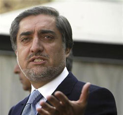 ex ministro de Asuntos Exteriores Abdulá Abdulá en una rueda de prensa en Kabul el 21 de octubre.