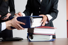 Crónica Político-institucional (IV) Tres abogados con papeleo.