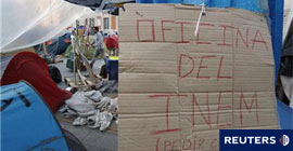 un cartel en la acampada del 15-M en la madrileña Puerta del Sol el pasado 2 de junio
