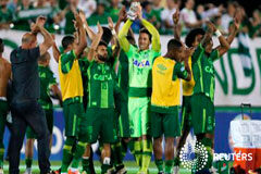 Un avión con un equipo brasileño de fútbol a bordo se estrella en Colombia Jugadores del Chapecoense celebran tras su partido ante el San Lorenzo en el estadio Arena Conda en Chapeco, Brasil, el 23 de noviembre de 2016