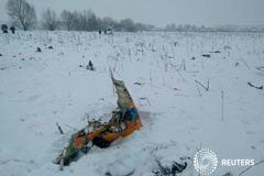 Avión se estrella cerca de Moscú, hay 71 muertos: agencias Foto del domingo del lugar en el que se estrelló un avión tras despegar del aeropuerto Domodedovo en Moscú. Feb 11, 2018