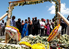 Trabajadores de la ONU recuerdan a sus colegas fallecidos en el accidente del vuelo 302 de Ethiopian Airlines en el lugar de la tragedia, en Bishoftu, cerca de Adís Abeba, Etiopía. 15 marzo 2019