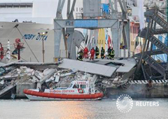 La torre de control derrumbada en el puerto de Génova, el 8 de mayo de 2013