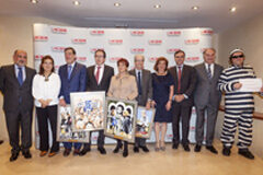 ACIJUR entregó sus `Premios Puñetas´, patrocinados por Thomson Reuters Aranzadi La presidenta de ACIJUR, Patricia Rosety, junto con los premiados y las autoridades que hicieron entrega (FOTO: ACIJUR)