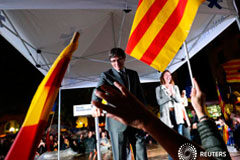 El Govern envía notificaciones a los miembros de las mesas del 1-O, según una portavoz El presidente de la Generalitat, Carles Puigdemont, durante un acto de campaña en Girona el 18 de septiembre de 2017