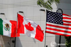 Canadá y EEUU logran acuerdo para salvar TLCAN como pacto trilateral Banderas de los EEUU, Canadá y México ondean en Detroit, Michigan, en agosto de este año