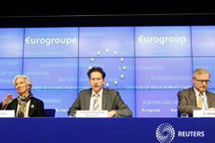 Chipre llega a un acuerdo de último minuto para el rescate La directora gerente del FMI, Christine Lagarde, el presidente del Eurogroupo, Jeroen Dijsselbloem y el comisario europeo de Asuntos Económicos y Monetarios, Olli Rehn, durante una conferencia de prensa en Bruselas, el 25 de marzo de 2013