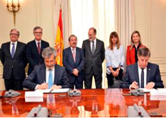 Los presidentes de ambos órganos, Carlos Lesmes y Enric Casadevall, firman una adenda que complementa el acuerdo internacional administrativo que suscribieron en 2015