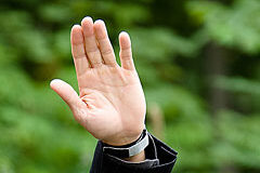 La vuelta de la tortilla de las políticas agresivas de RR.HH Adiós a gran parte de los “derechos adquiridos” por los inmigrantes