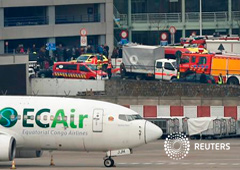 Servicios de emergencia en el lugar de las explosiones en el aeropuerto de Zaventem cerca de Bruselas, el 22 de marzo de 2016
