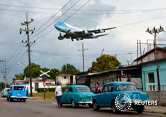El Air Force One con el presidente estadounidense Obama y su familia a bordo acercándose al aeropuerto de Habana el 20 d emarzo de 2016 El Air Force One con el presidente estadounidense Obama y su familia a bordo acercándose al aeropuerto de Habana el 20 d emarzo de 2016