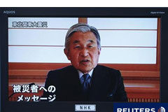 El emperador japonés hace un discurso sin precedentes El emperador durante su discurso televisado a la nación, en Tokio el 16 de marzo de 2011.