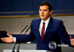 Rivera durante una rueda de prensa en el Congreso de Diputados en Madrid, 26 de abril de 2016