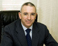 “Para defender y asesorar bien a nuestros clientes es prioritario conocer su negocio” Foto carnet de Alberto Guerrero