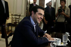 Siguen las negociaciones entre Grecia y los prestamistas Alexis Tsipras, durante una reunión con el ministro de Asuntos Exteriores, Mohammad Javad Zarif, en Atenas el 28 de mayo de 2015