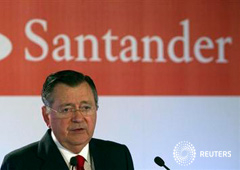 Imagen de archivo de Sáenz en una rueda de prensa para presentar los resultados de la empresa en su sede principal en la localidad madrileña de Boadilla del Monte en abril de 2012