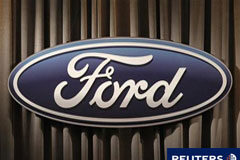 Ford invertirá 800 millones en Almussafes El logo de la compañía Ford durante la junta anual de accionists de la compañía en Wilmington, Delaware, el 12 de mayo de 2011.
