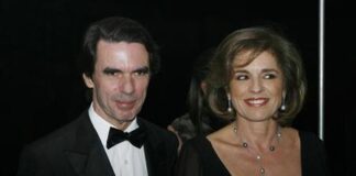 Ana Botella se convierte en la primera alcaldesa de Madrid Ana Botella posa junto a su marido el ex presidente José María Aznar