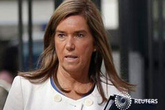 Mato dimite como ministra de Sanidad tras atribuirle el juez lucro con Gürtel Mato llega al Parlamento, el 21 de octubre de 2014