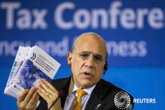 La OCDE ve una recuperación mundial gradual e insta al BCE a hacer más El secretario general de la OCDE Ángel Gurría en una rueda de prensa en Berlín, el 29 de octubre de 2014