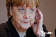 El gabinete alemán respalda planes para unirse a la campaña contra EI en Siria Merkel durante la reunión semanal del gabinete en Berlín el 1 de diciembre de 2015