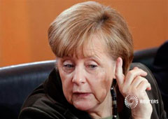 Merkel gesticula antes de una reunión de gabinete en Berlín el 19 de marzo de 2014
